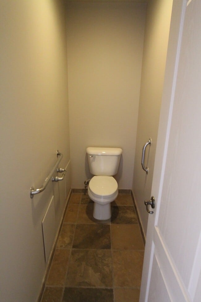 Building Photo - Spacious 3-Bed, 2-Bath Home with Open Floor Plan and Premium Amenities