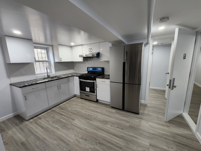 79-11 32nd Ave - 7911 32nd Ave
