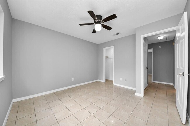 Building Photo - 2622 Heather Knoll Dr
