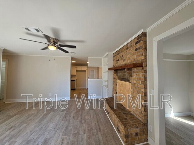 Building Photo - 202 Rosemary Ln