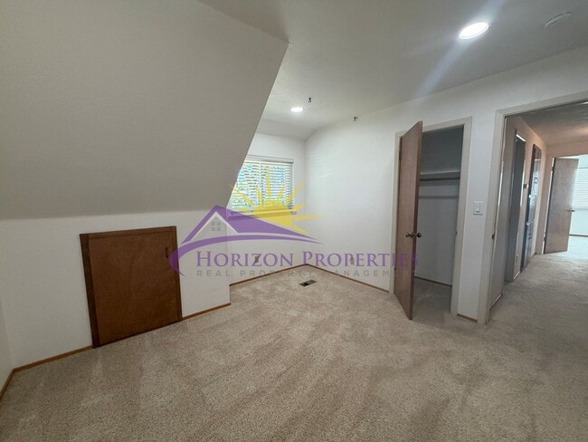 Building Photo - 3 Bed 2.5 Bath 2,027 sqft Fair Oaks Home with bonus office