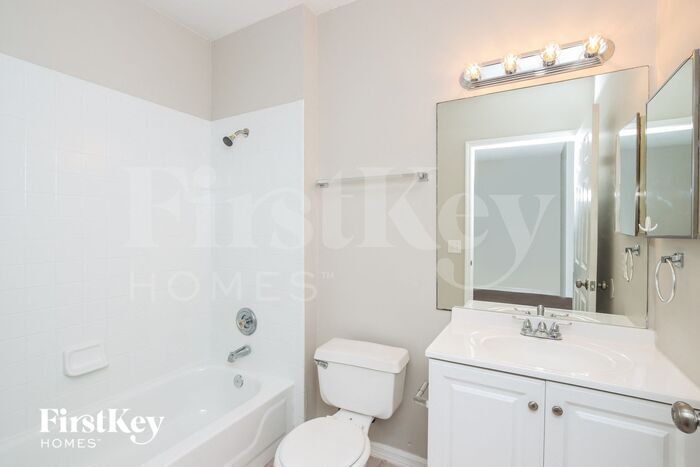 Building Photo - 1160 Schumann Dr