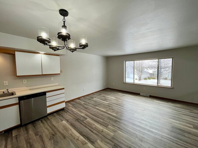 Building Photo - 704-706 N 16th Ave