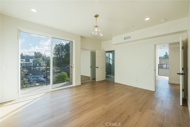 Building Photo - 714 1/2 Chestnut Avenue Unit