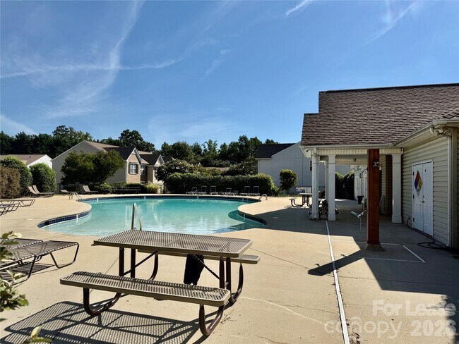 Building Photo - 4058 Glenlea Commons Dr
