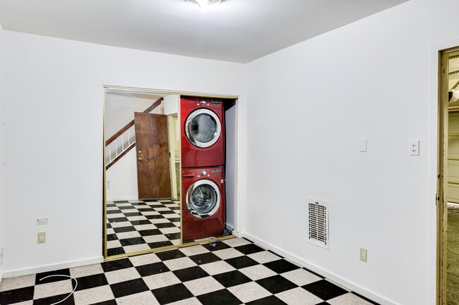 Building Photo - 13959 Victory Blvd