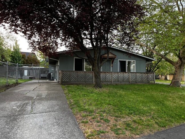 Building Photo - 925 Olympic Ave