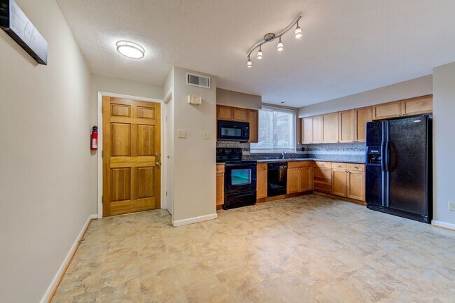 Building Photo - 25 Tower Hill Ct