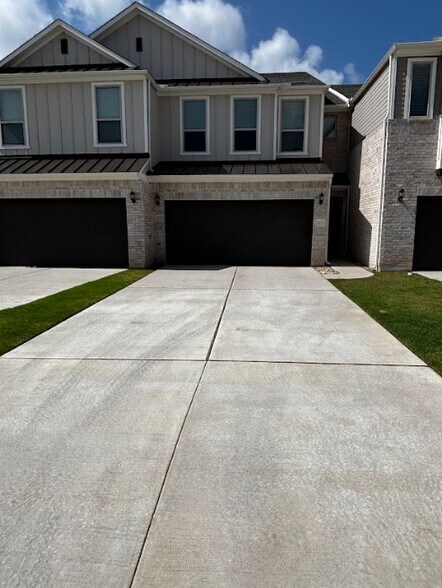 Building Photo - 2725 Woodall Dr