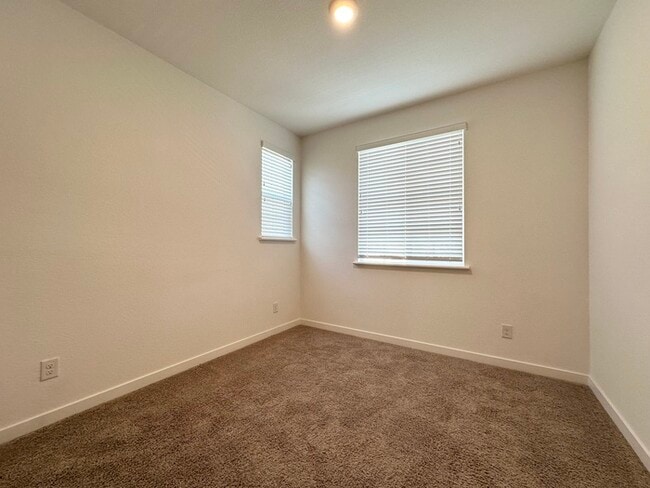 Building Photo - 1008 Oakbriar Cir