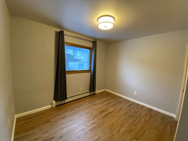 Building Photo - Beautifully maintained (3) bedroom, (2) ba...