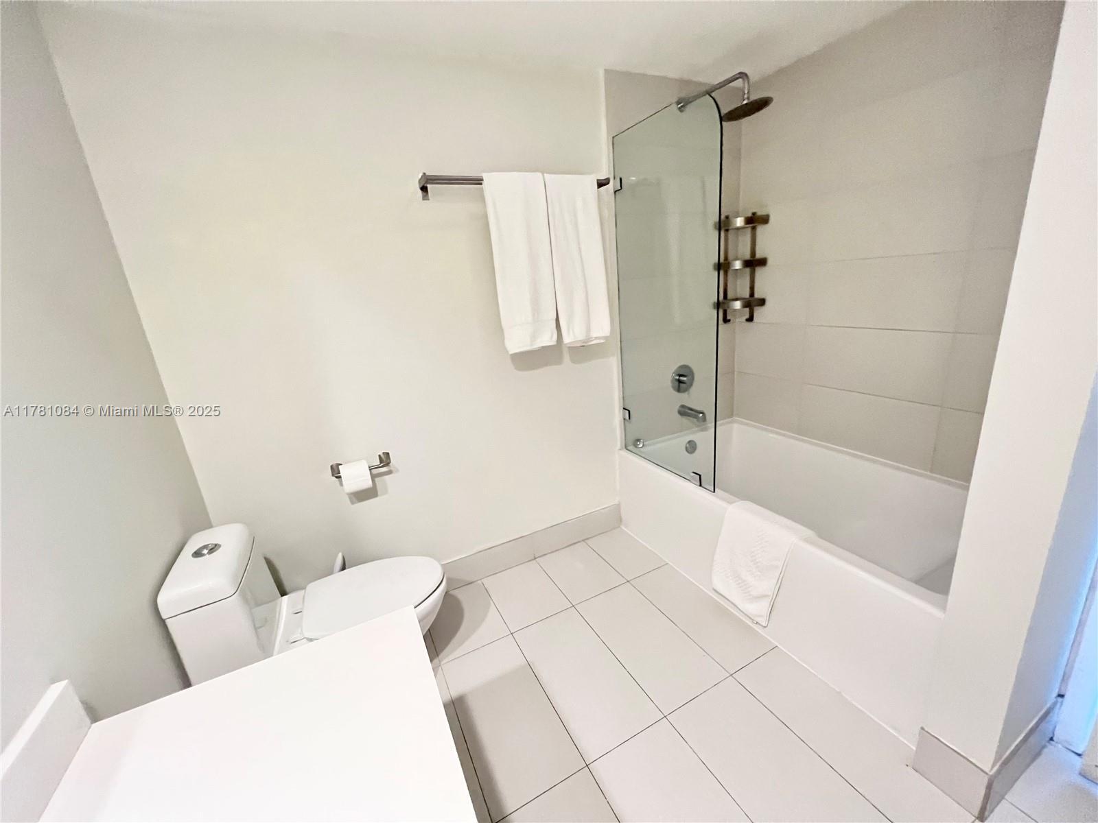 Building Photo - 2600 E Hallandale Beach Blvd