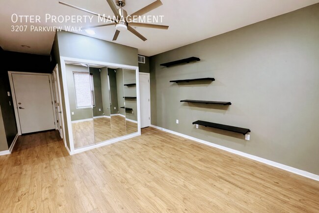 Building Photo - 3207 Parkview Walk