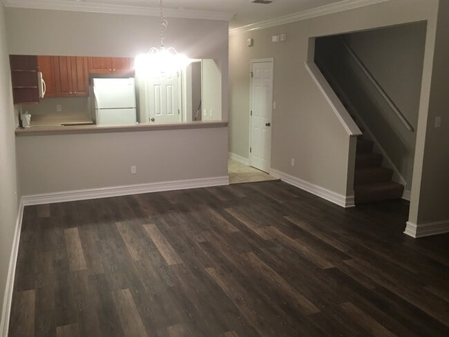 Building Photo - 1585 Crescent Hills Dr