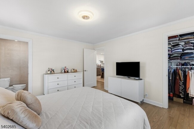 Building Photo - 48 Hobart Pl