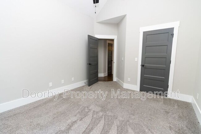 Building Photo - 2760 Ridge Park Dr