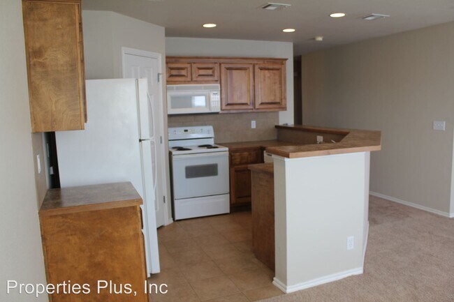 Building Photo - 943-943 Hamilton Falls