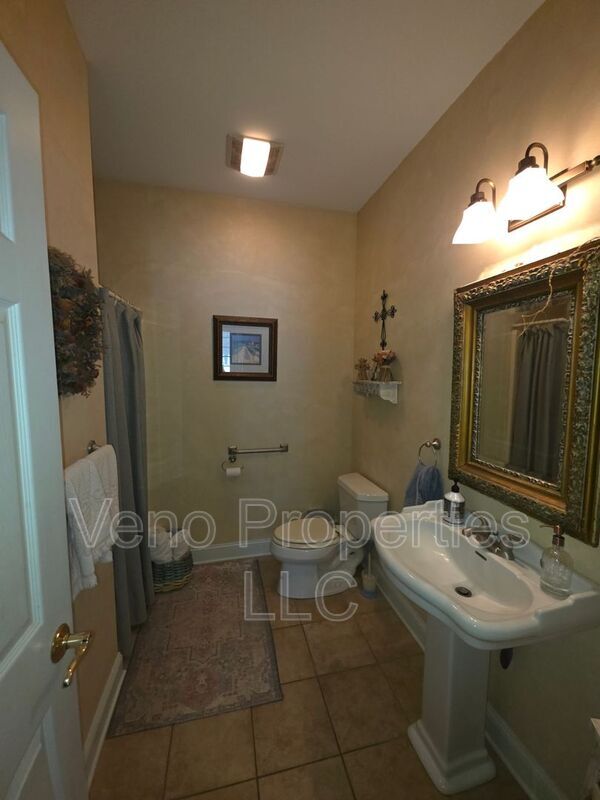 Building Photo - 1023 Packer Rd