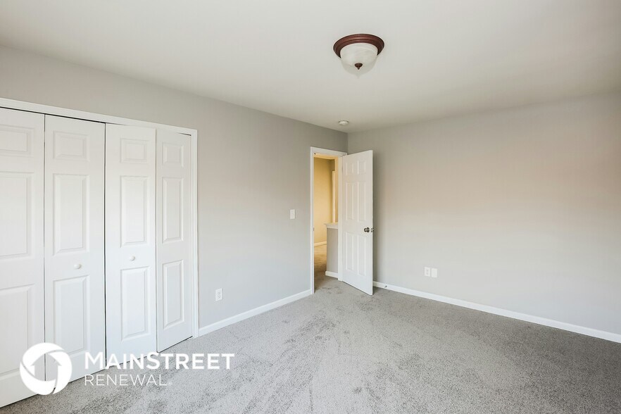 Building Photo - 4724 Abercromby St