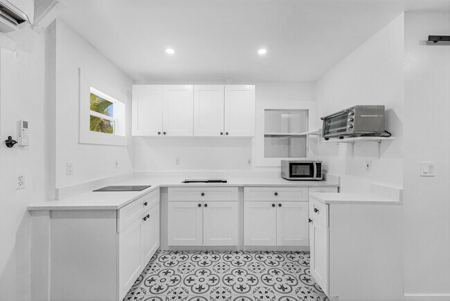 Building Photo - 175 5th St