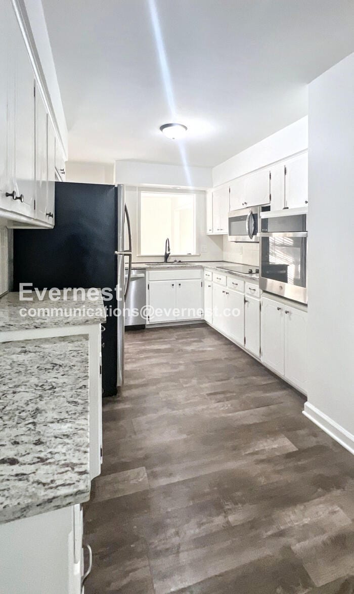 Building Photo - 10827 Beacon Ave