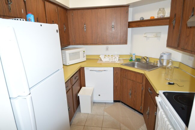 Building Photo - 125 Pleasant St