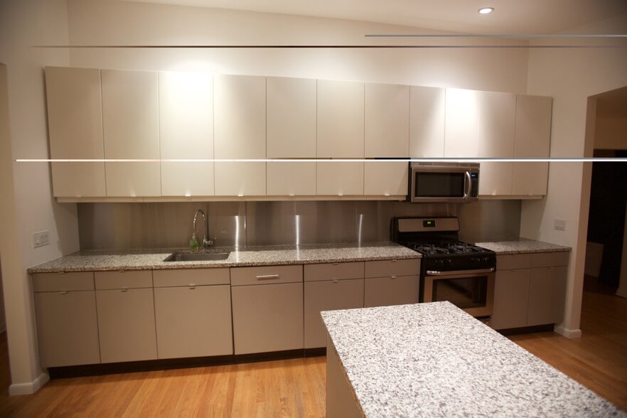 Renovated kitchen with 2 sinks - 145 Ivanhoe St