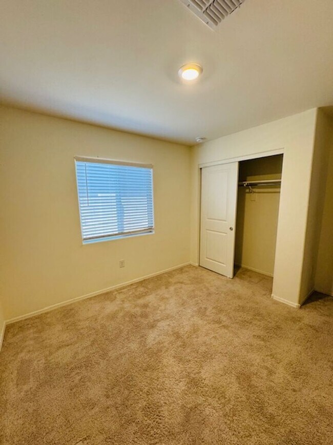 Building Photo - Northwest/ Marana- 5 Bedroom/ 3 Bathroom h...