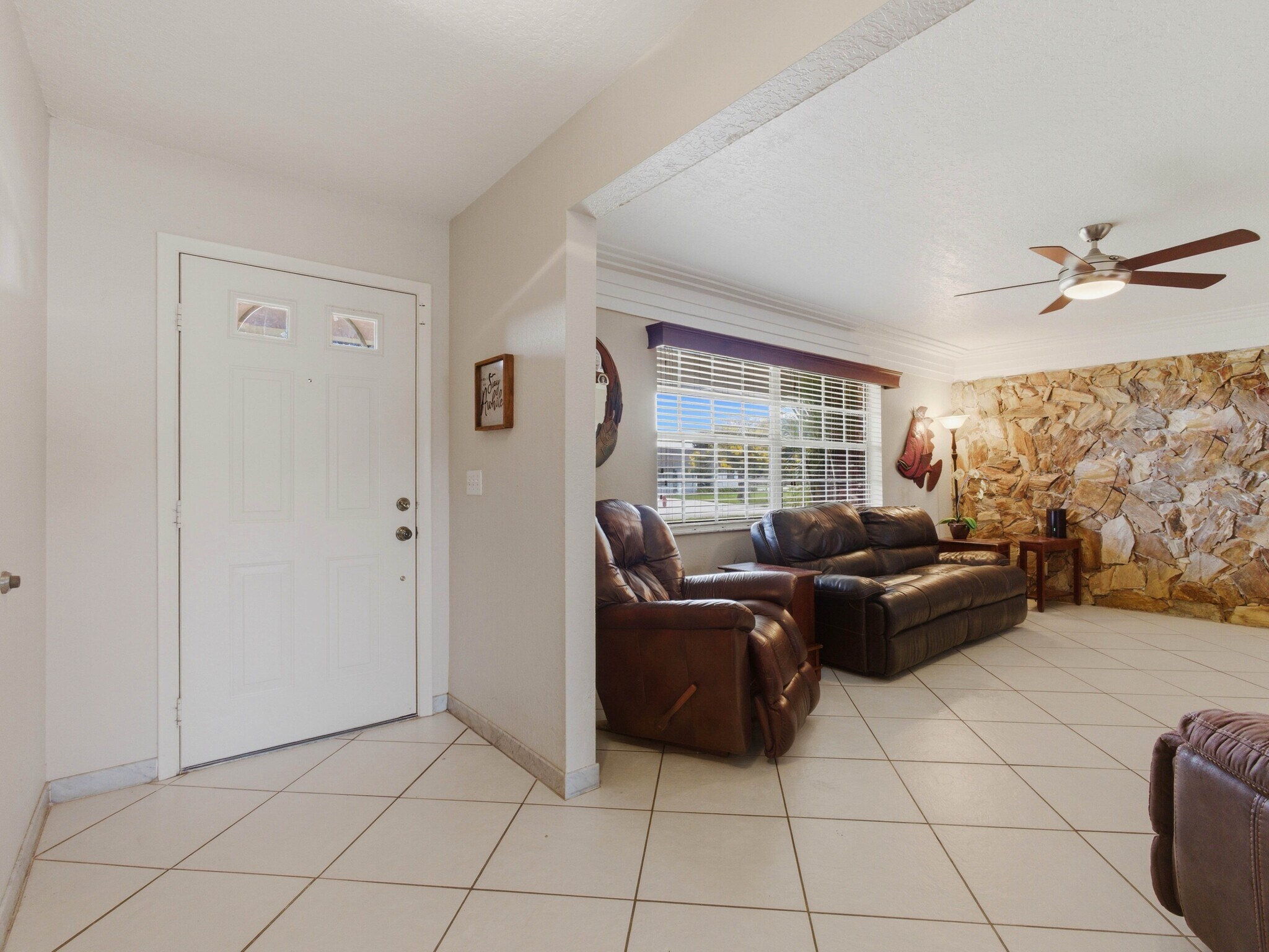 Building Photo - 6611 Venetian Dr