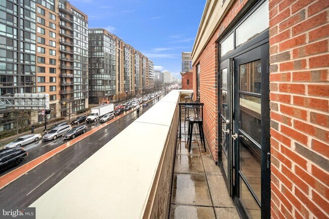 Building Photo - 437 New York Ave NW