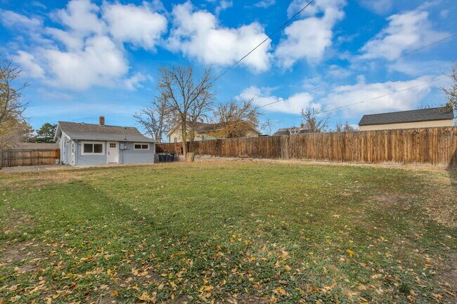 Building Photo - 134 S Quitman St