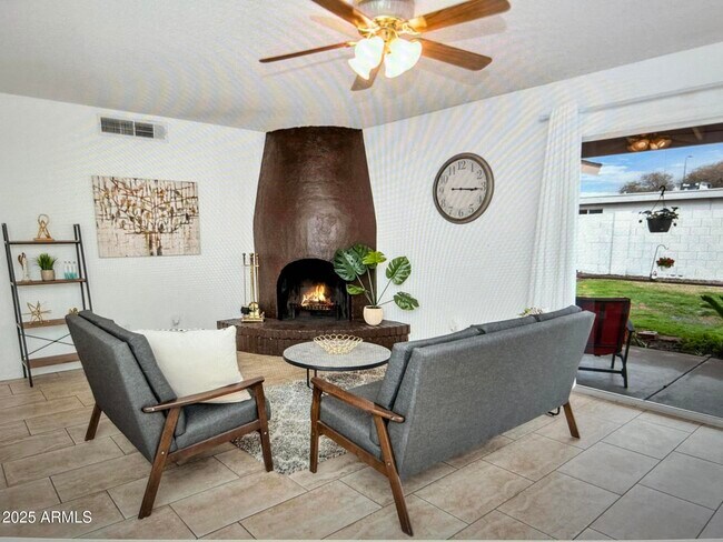 Building Photo - 4852 W Cochise Dr