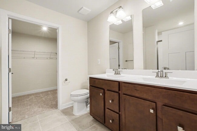 Building Photo - 8901 Blackthorne Pl