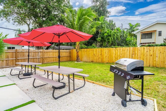 Building Photo - 17621 NE 7th Ave