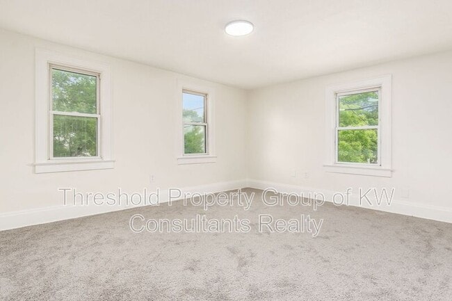 Building Photo - 479 Siebert St