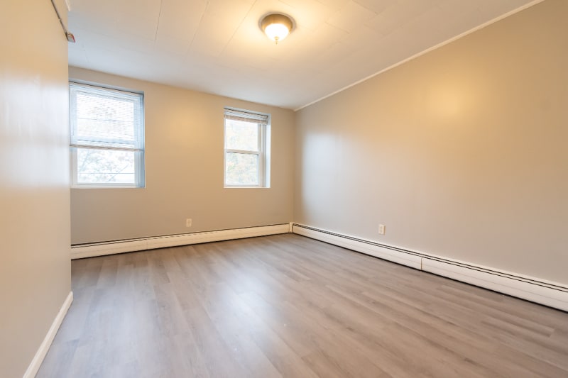 Building Photo - 672 N Main St