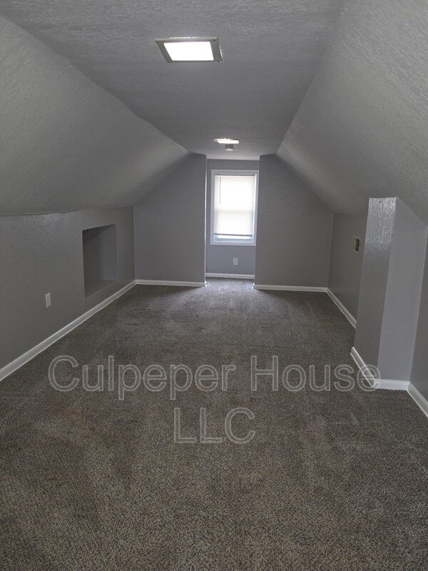 Building Photo - 530 Mayfair Blvd