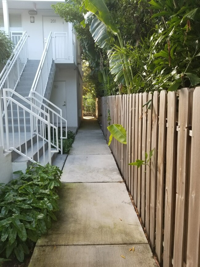 Building Photo - 1419 West Ave