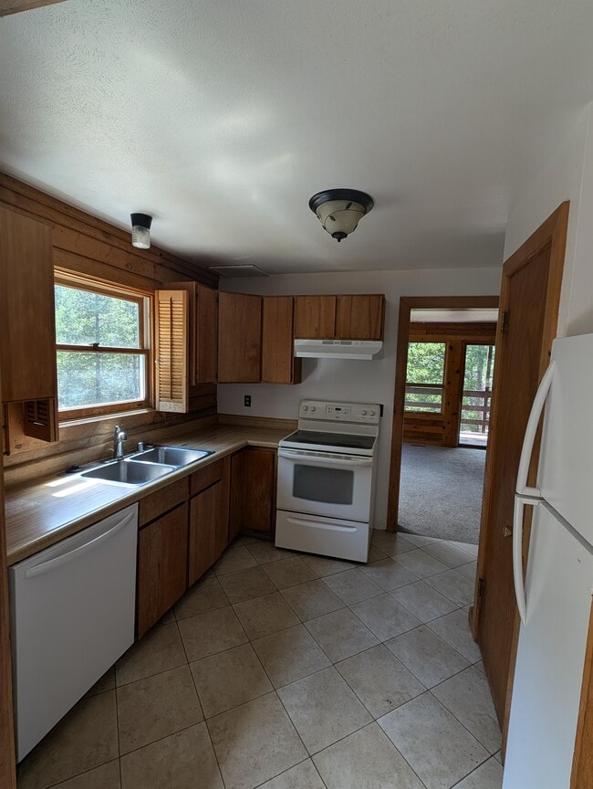 Building Photo - 3137 Ridge Rd