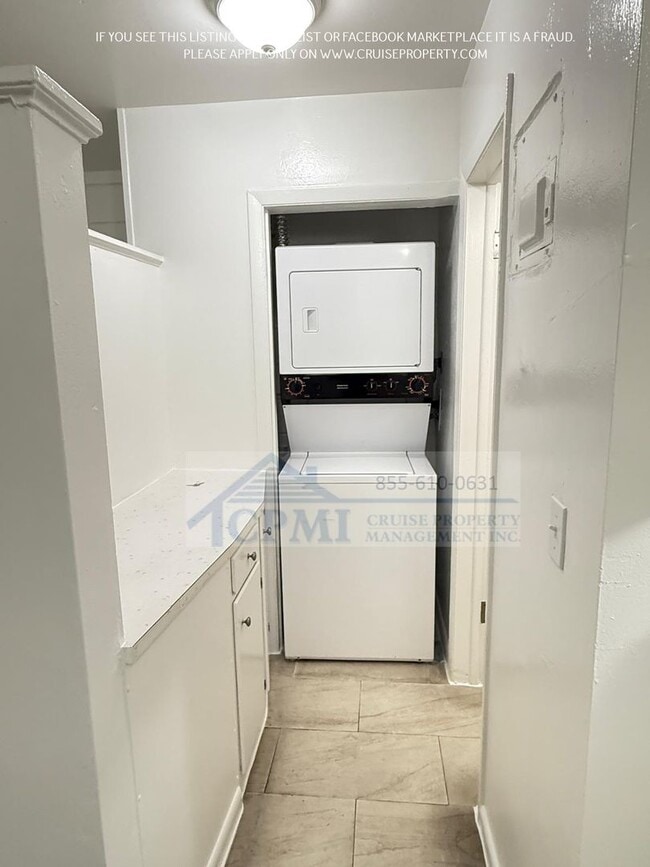 Building Photo - 732 S J St