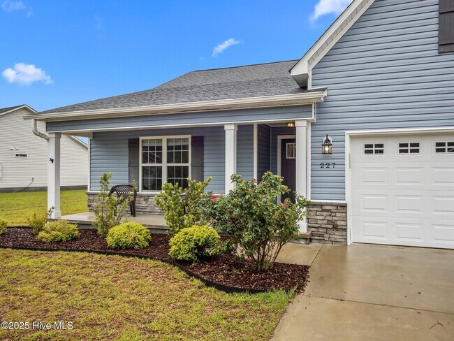 Building Photo - 227 Patriot Dr