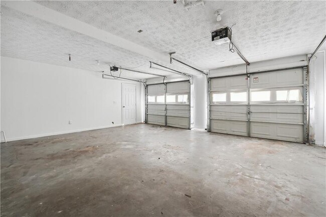 Building Photo - 3758 Westchase Dr