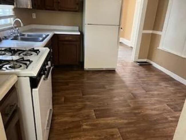 Building Photo - 3 bed 1 bath house