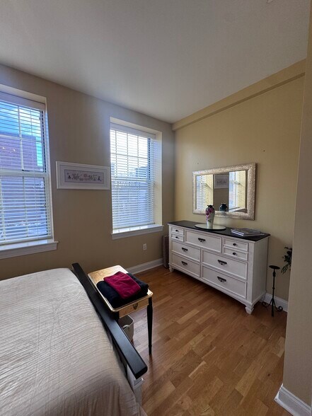 Building Photo - 17 Central St