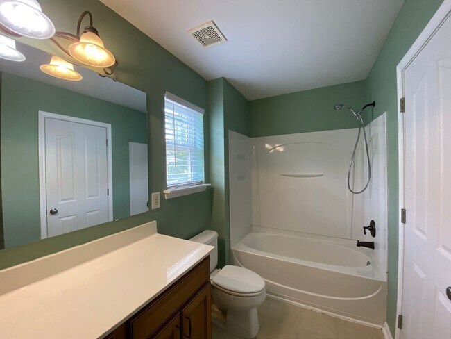 Building Photo - 115 N Field Dr