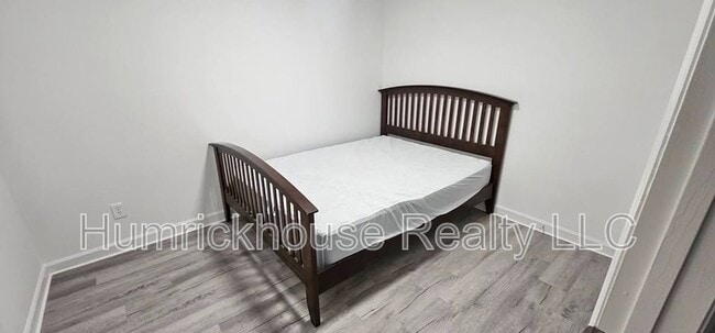 Building Photo - 438 Blue Rock Dr