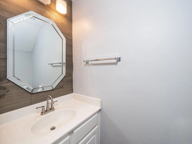 Building Photo - Earn Wealth While Leasing - Like a Homeown...