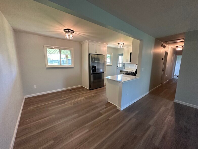 Building Photo - 201 Sherwood Dr