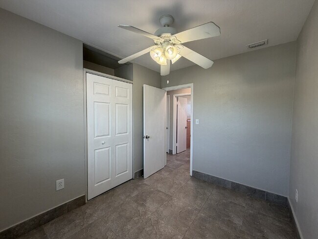Building Photo - "Charming 3-Bedroom in Port Charlotte – Cozy Comfort Awaits!"