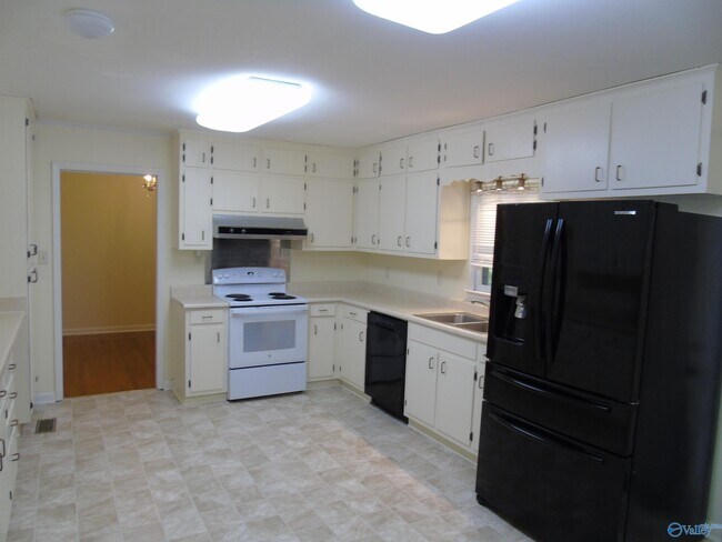 Building Photo - 2213 Maysville Rd NE